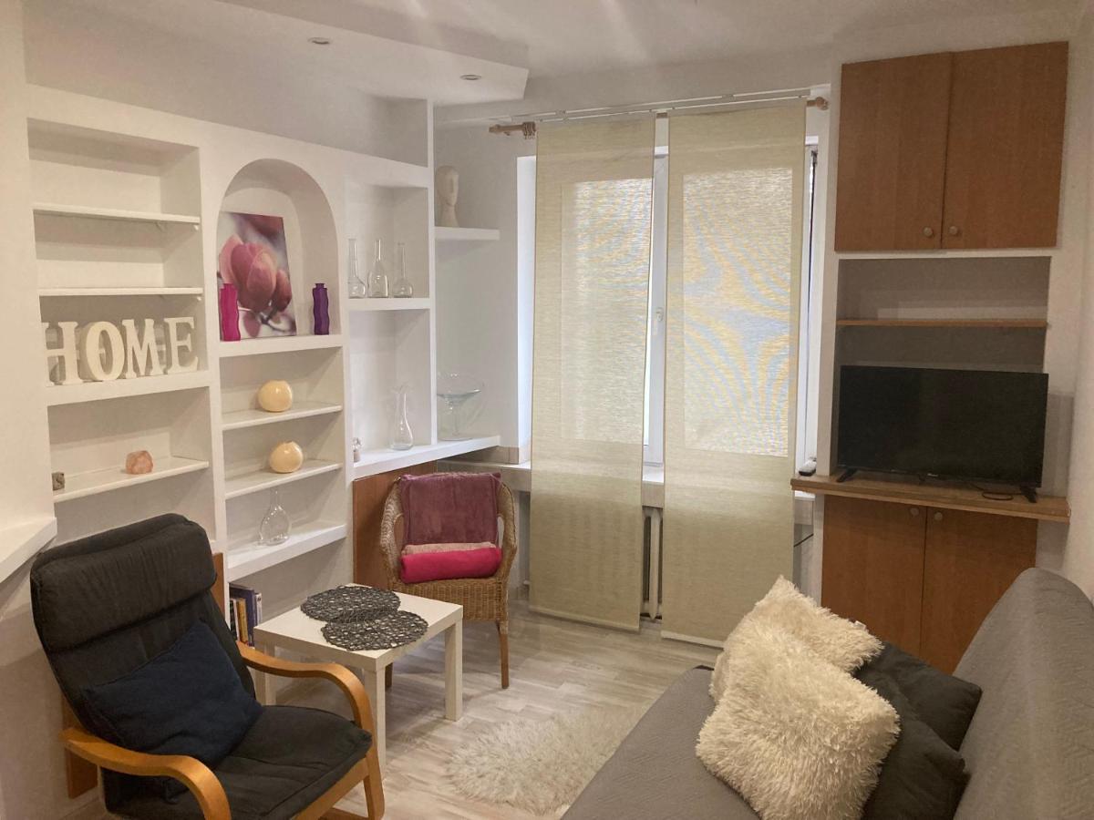 Apartament Przy Stadionie Apartment Tychy Bagian luar foto